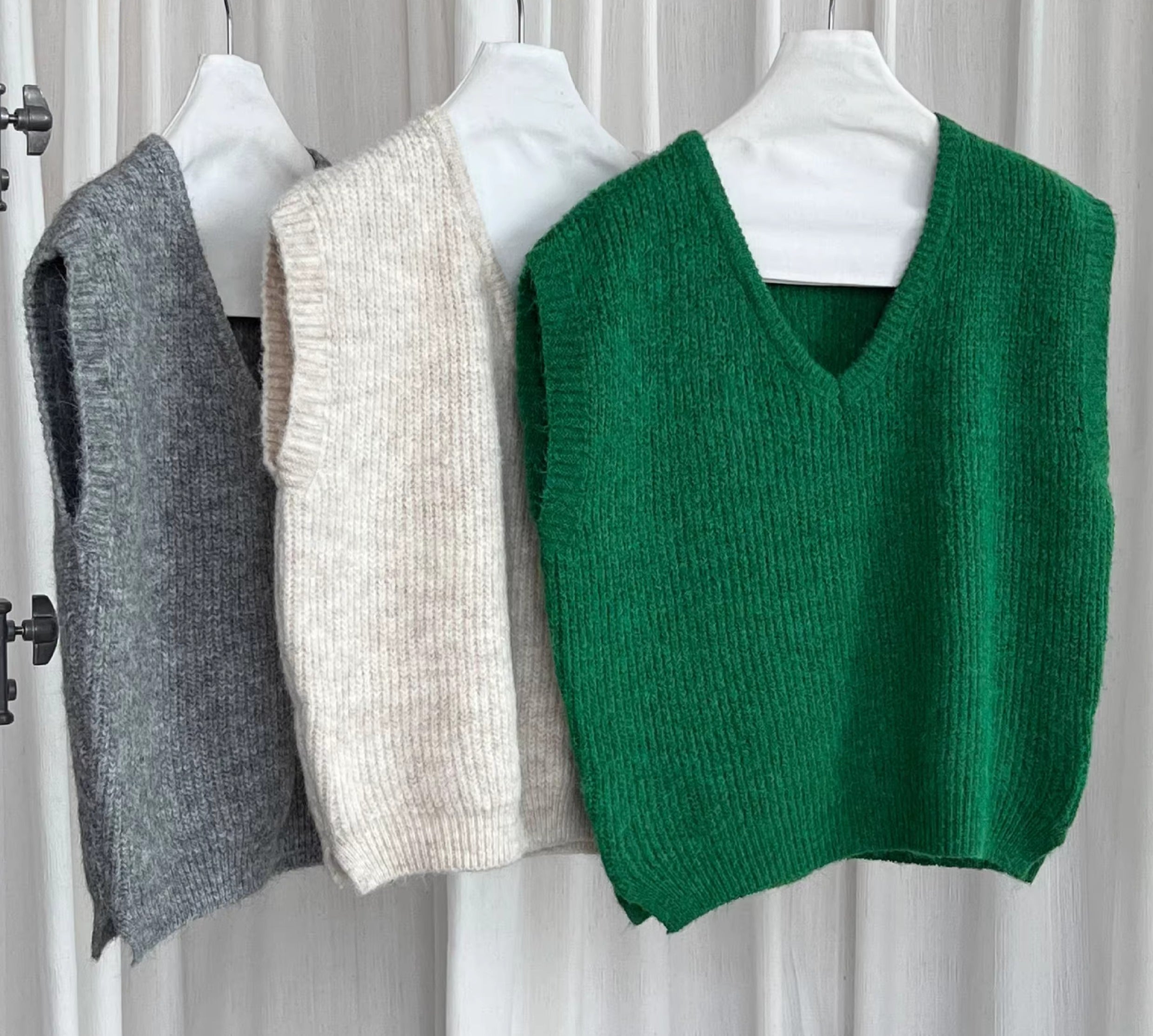 プレミアムタッチVネックニットベスト M00124