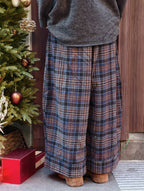 ネイビーのチェックワイドパンツ M00137