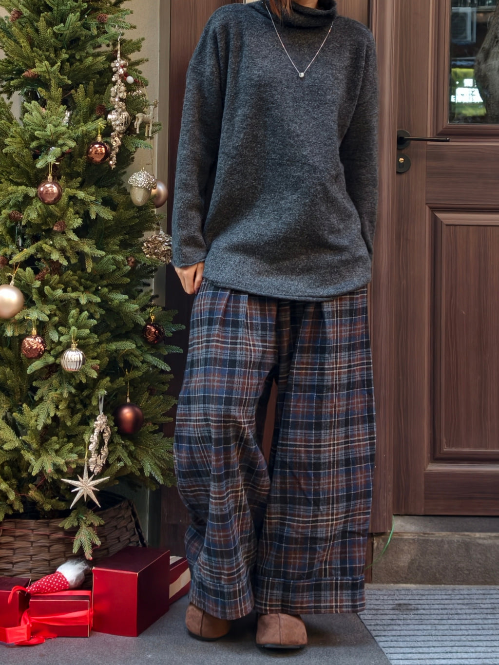 ネイビーのチェックワイドパンツ M00137